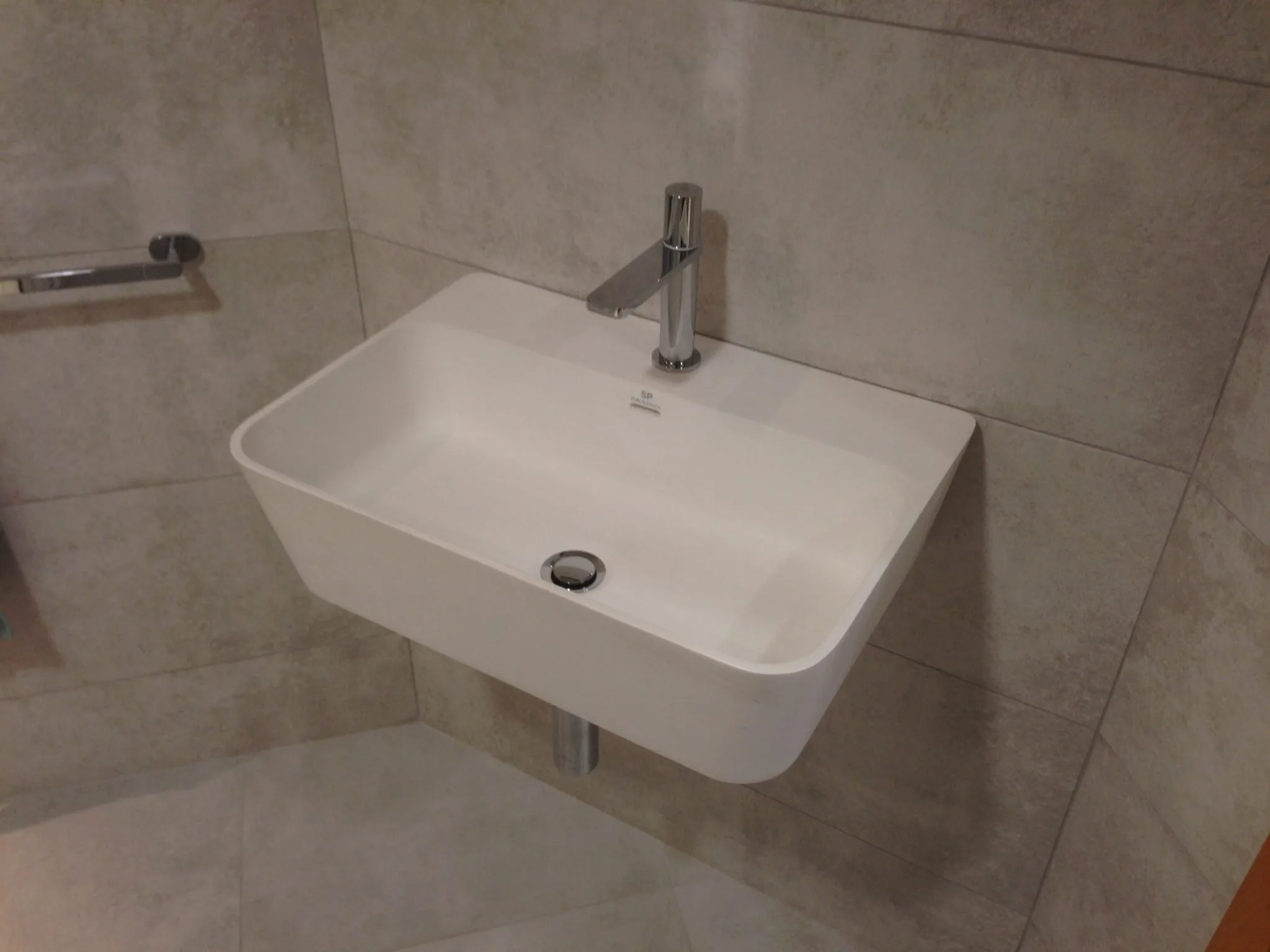 Office Washroom Hygiene for RAK Businesses: More Than a Daily Mop